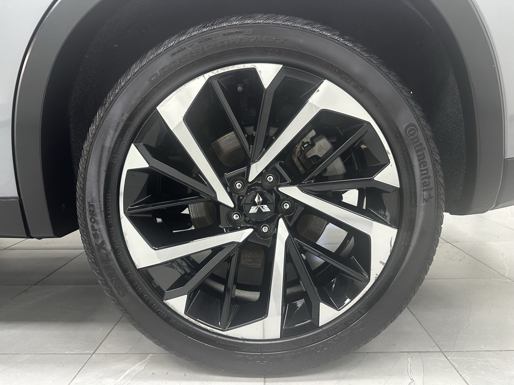 2023 Mitsubishi Outlander SE photo 9
