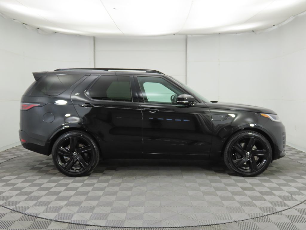 2026 Land Rover Discovery photo 3