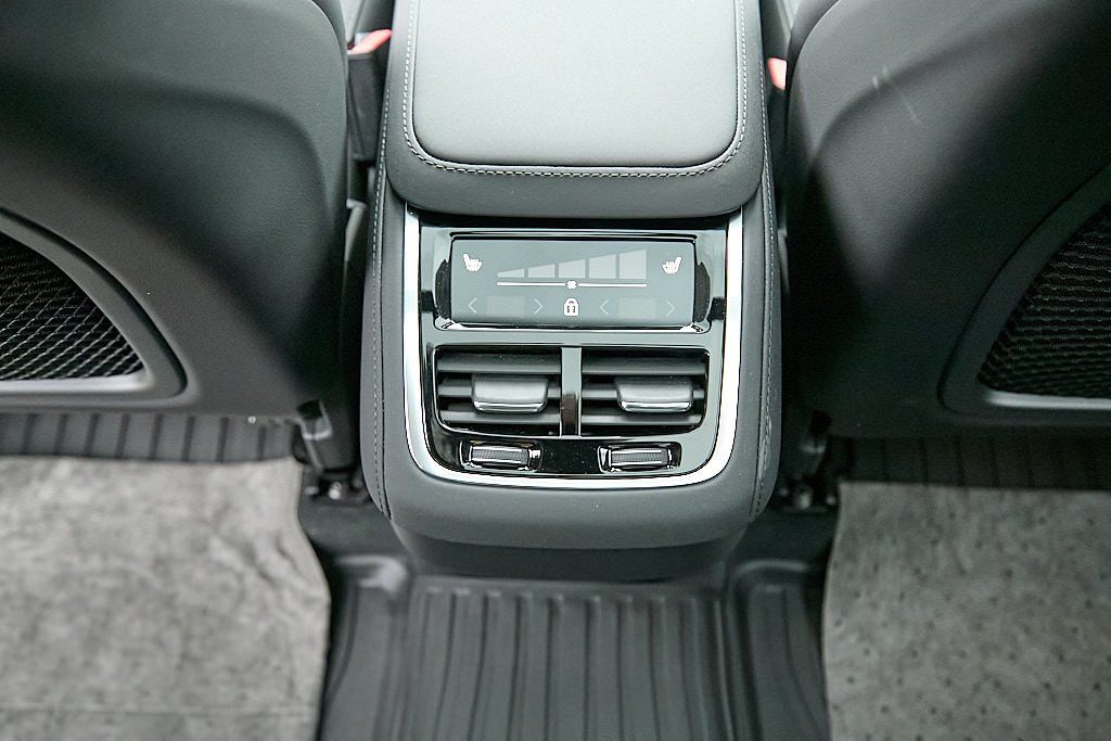 2026 VOLVO XC90 - Image 23