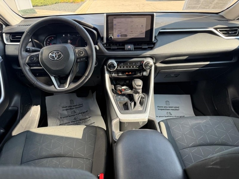 2023 Toyota RAV4 XLE photo 12
