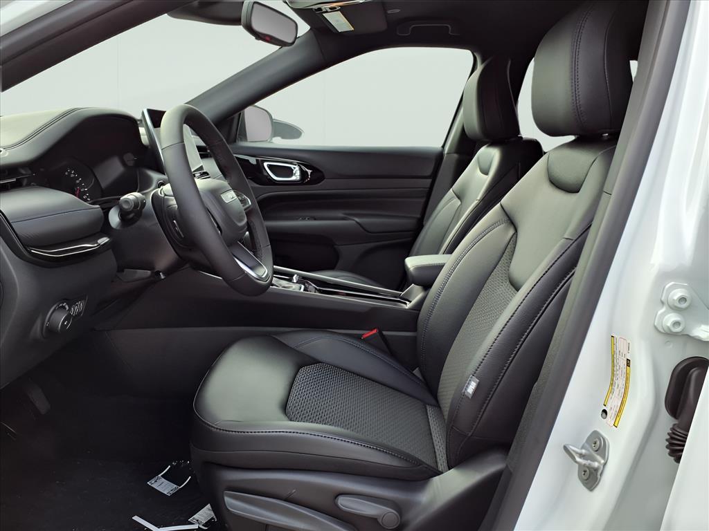 2025 Jeep Compass Latitude photo 6