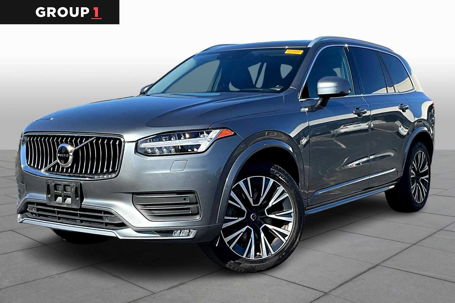 2020 Volvo XC90 Momentum's photo