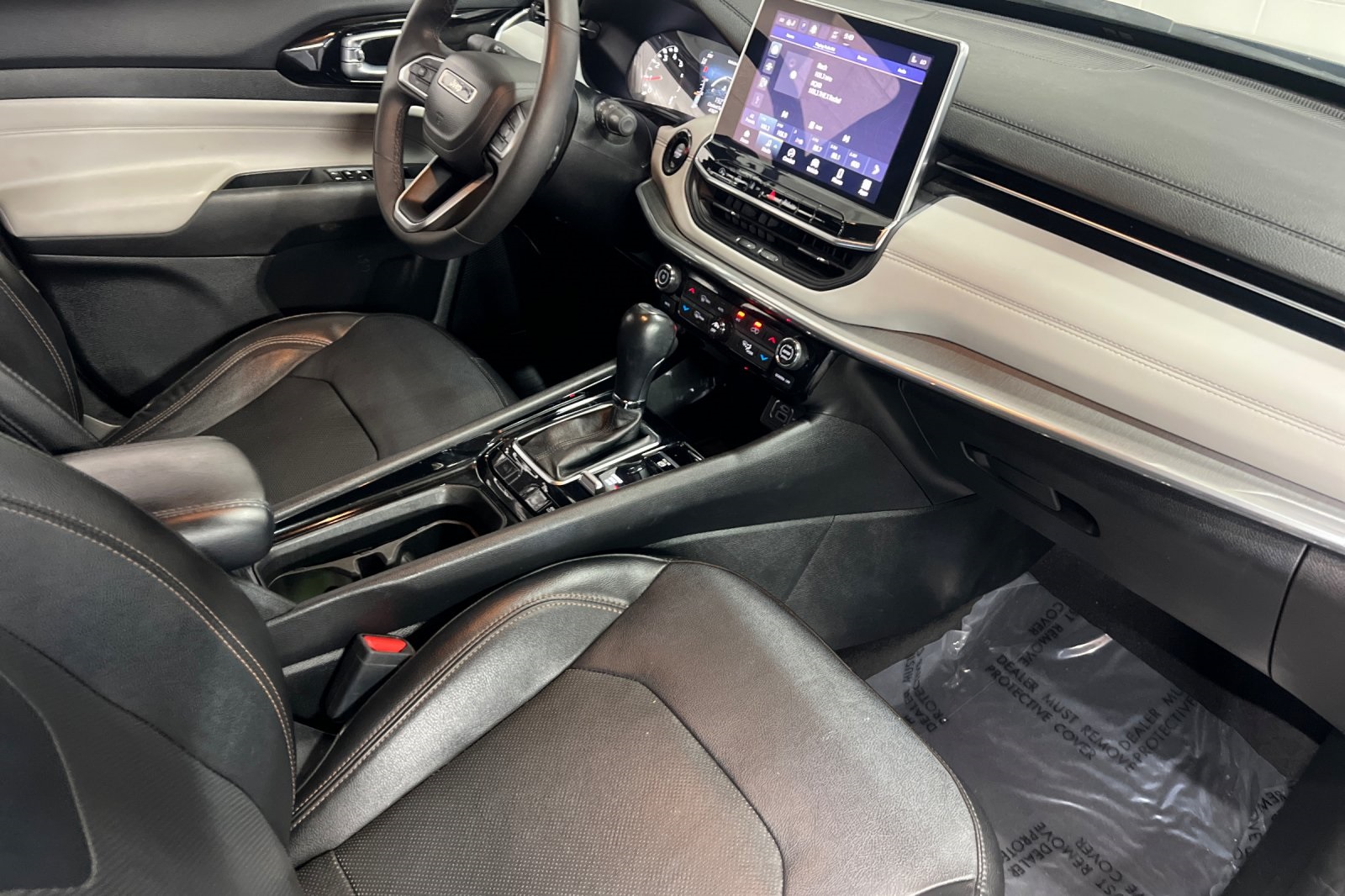 2023 Jeep Compass Limited photo 13