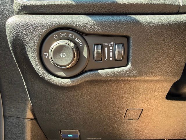 2026 Chrysler Pacifica Pinnacle photo 7