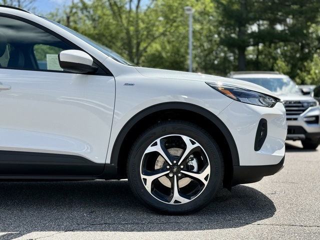 2025 Ford Escape Hybrid ST-Line Select photo 2