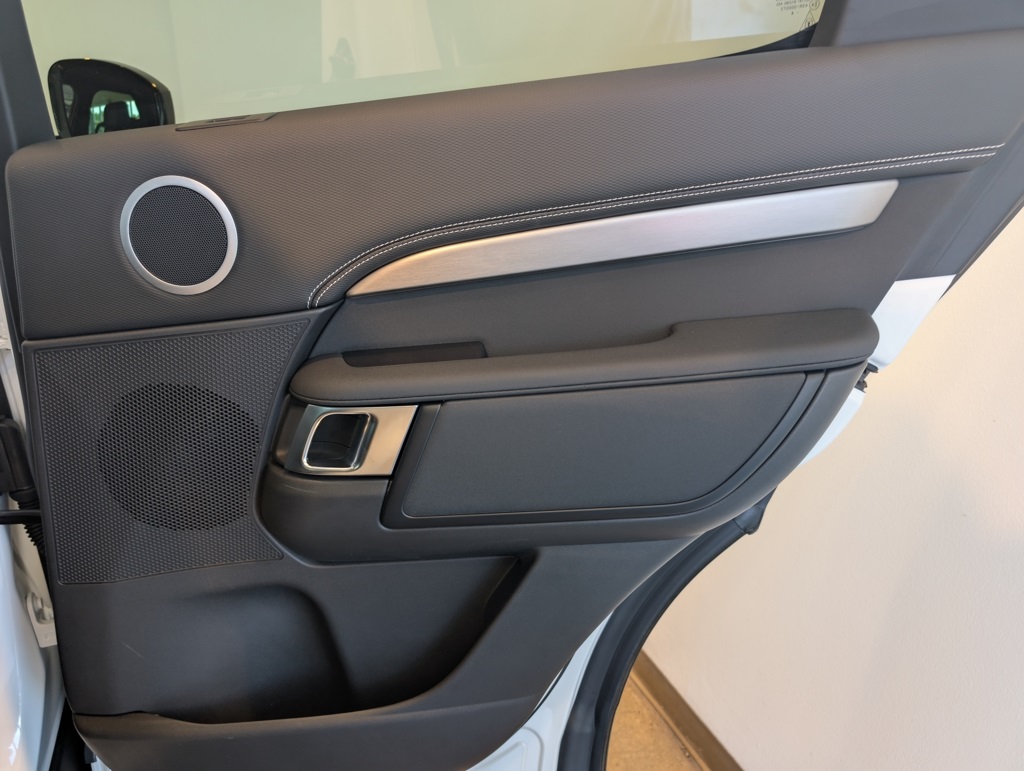 2025 Land Rover Discovery SE photo 22