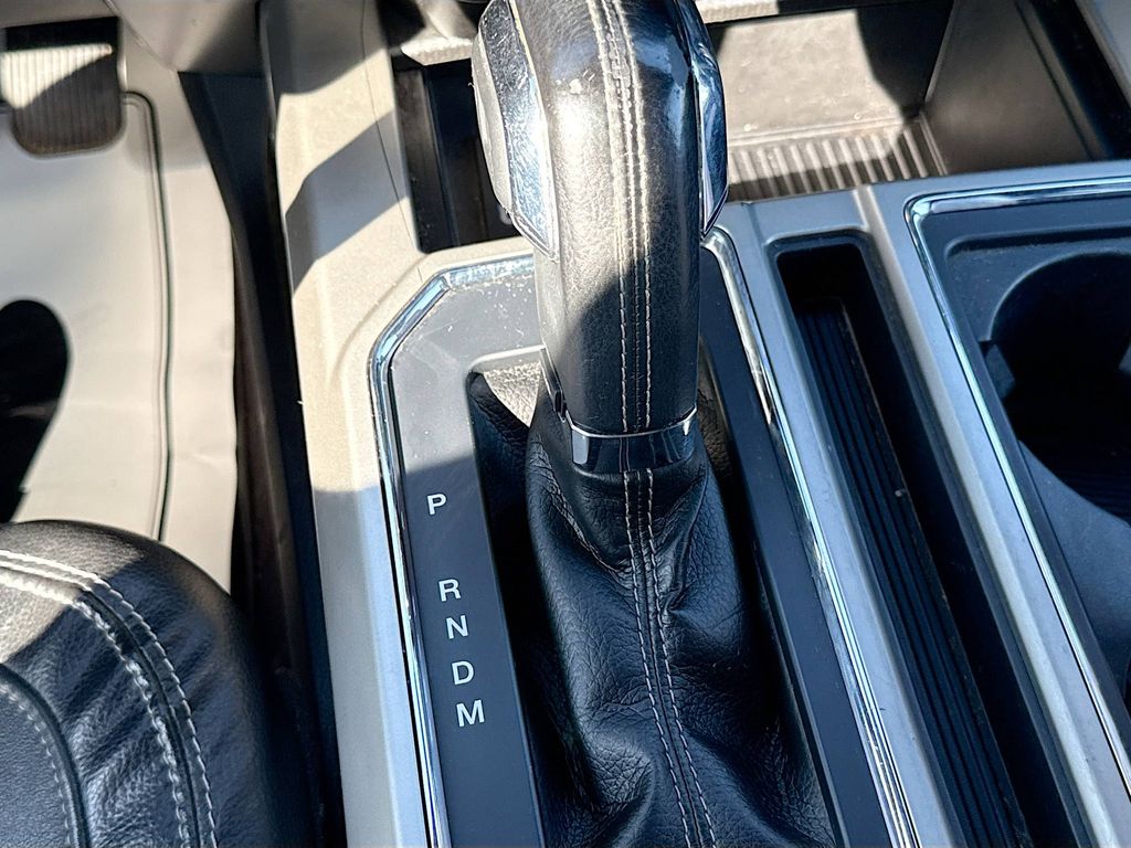 2017 Ford F-150 Lariat photo 14