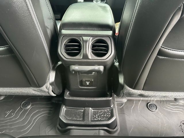 2022 Jeep Wrangler Unlimited Sahara High Altitude 4xe photo 32