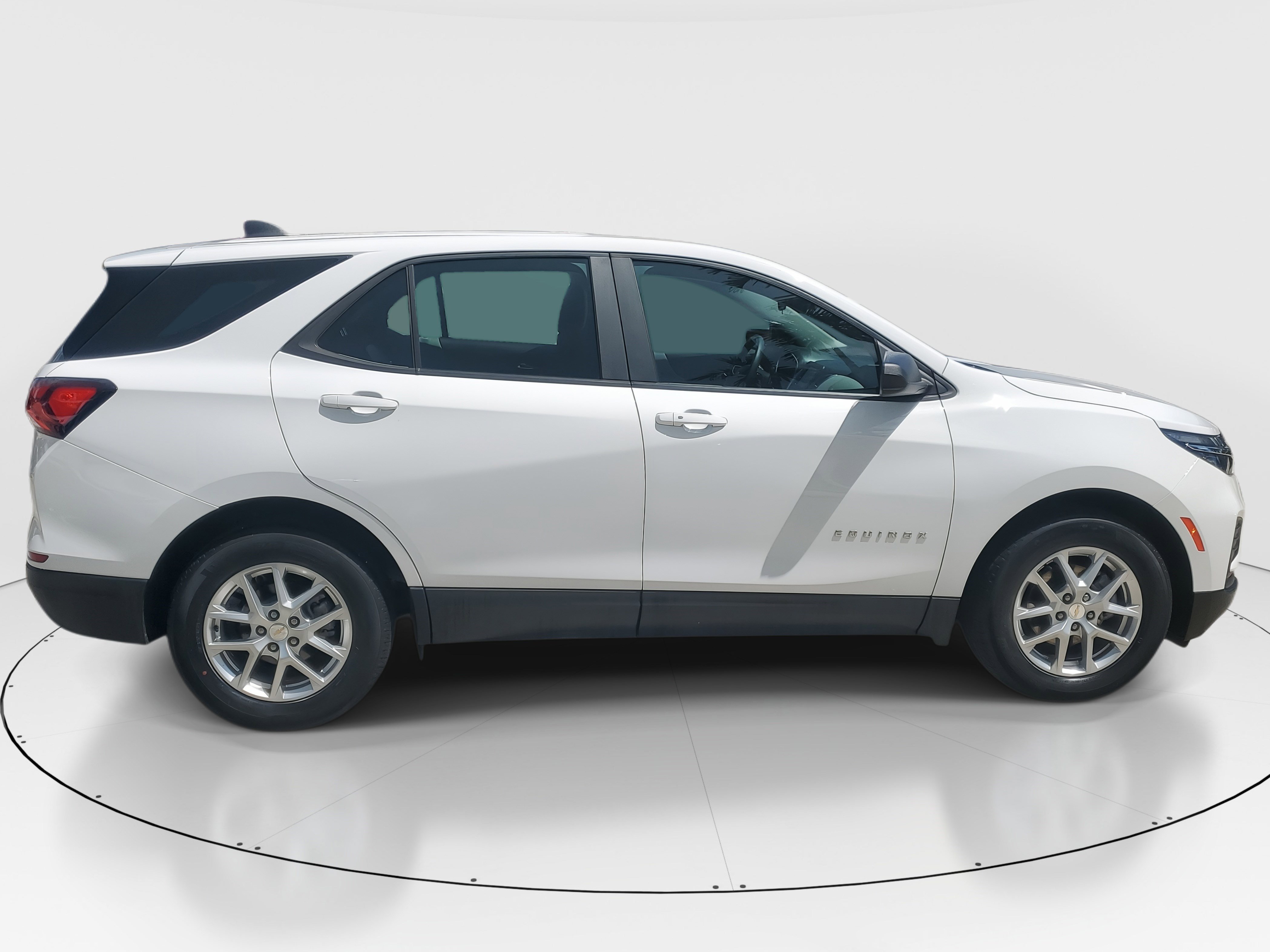 2024 Chevrolet Equinox LS photo 2