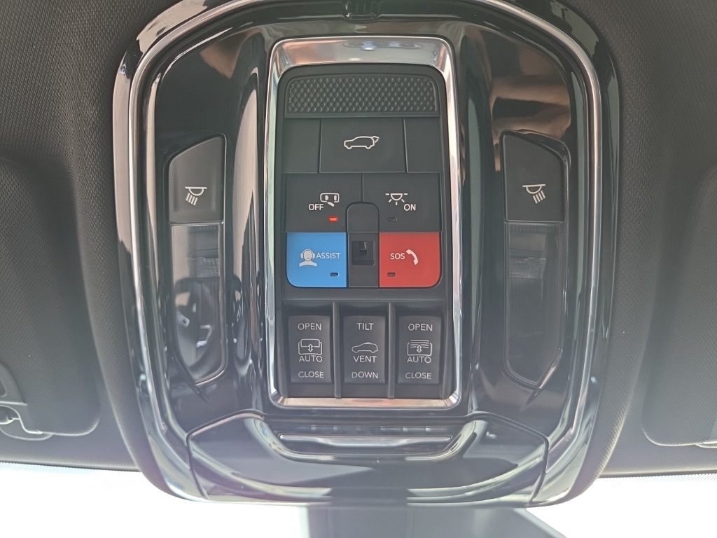 2023 Jeep Grand Cherokee Summit photo 17