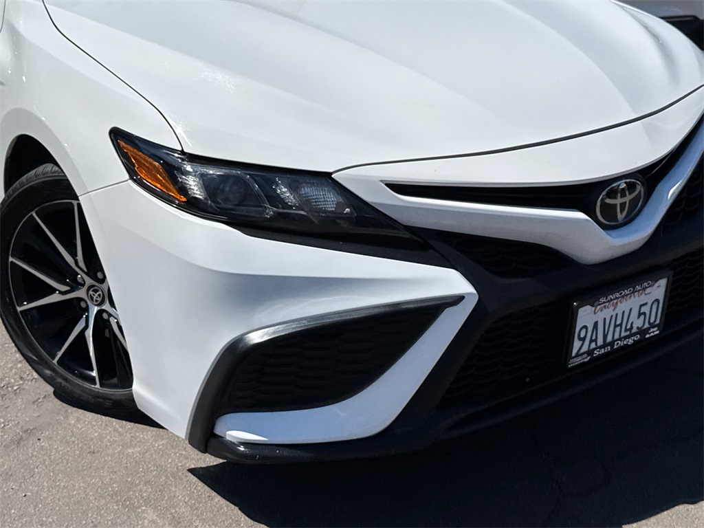 2022 Toyota Camry SE photo 3