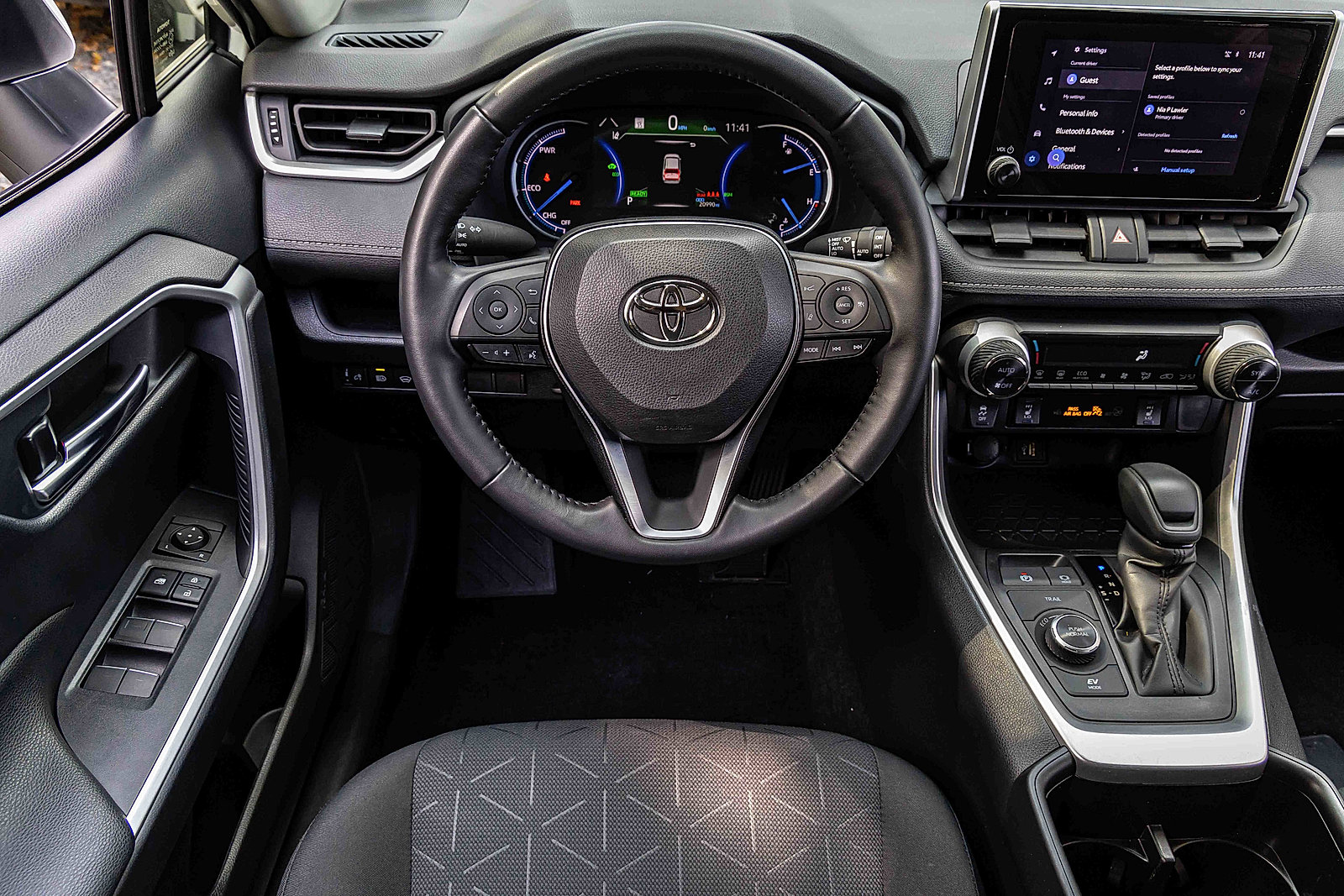 2023 Toyota RAV4 Hybrid XLE photo 15