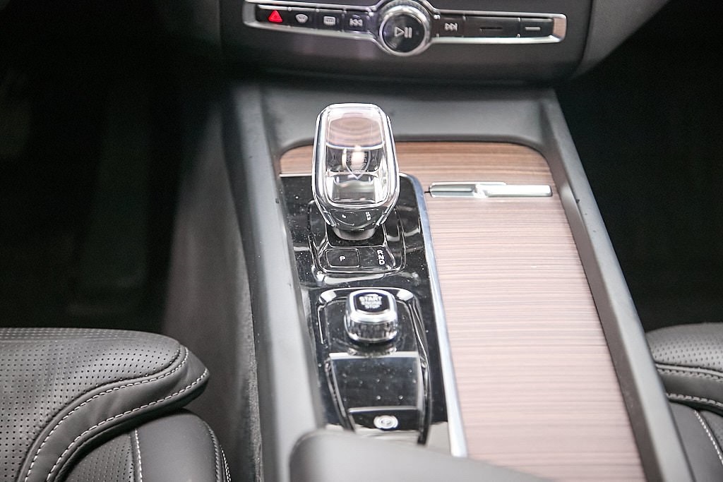 2023 VOLVO XC60 - Image 32