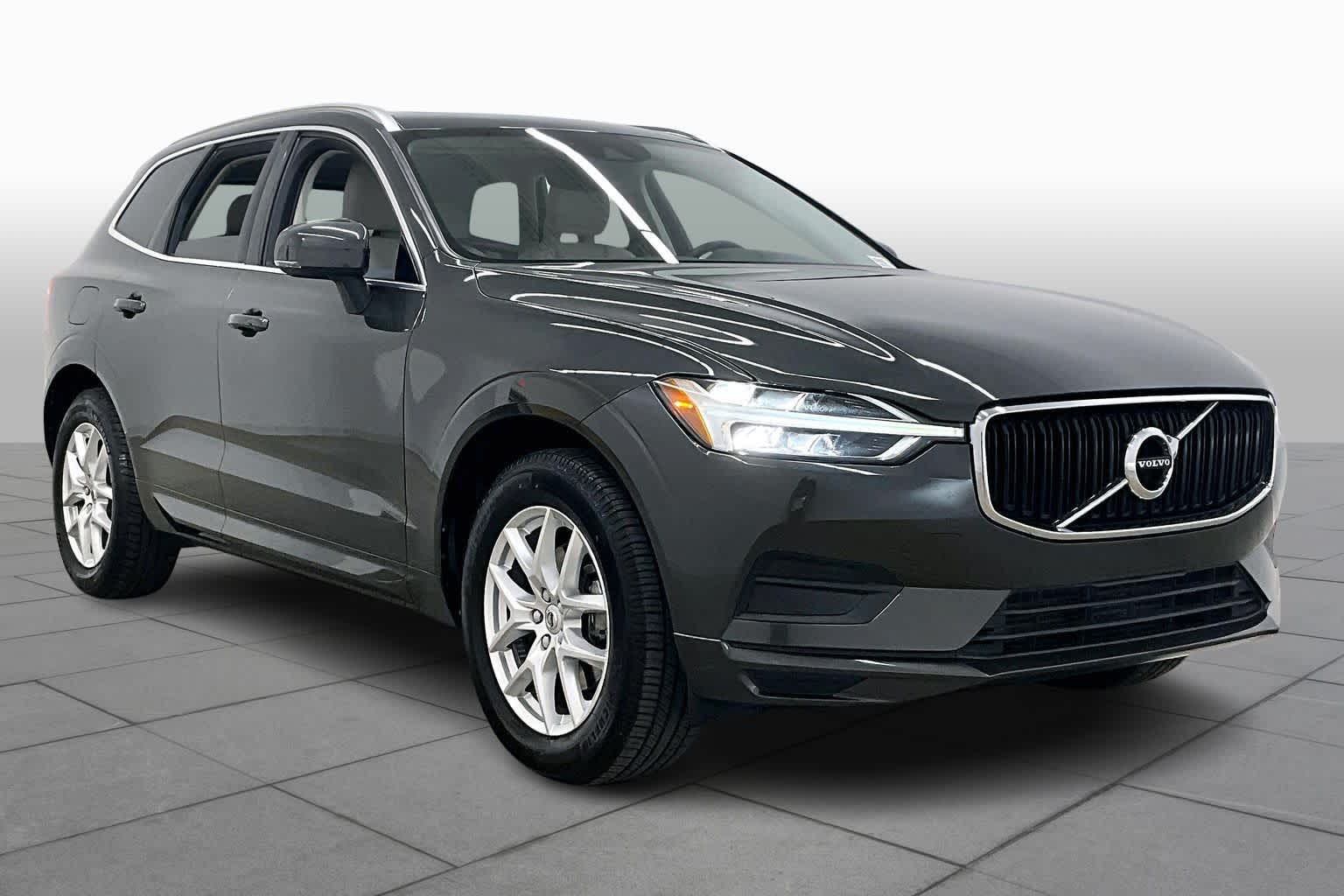 2018 Volvo XC60 Momentum photo 2