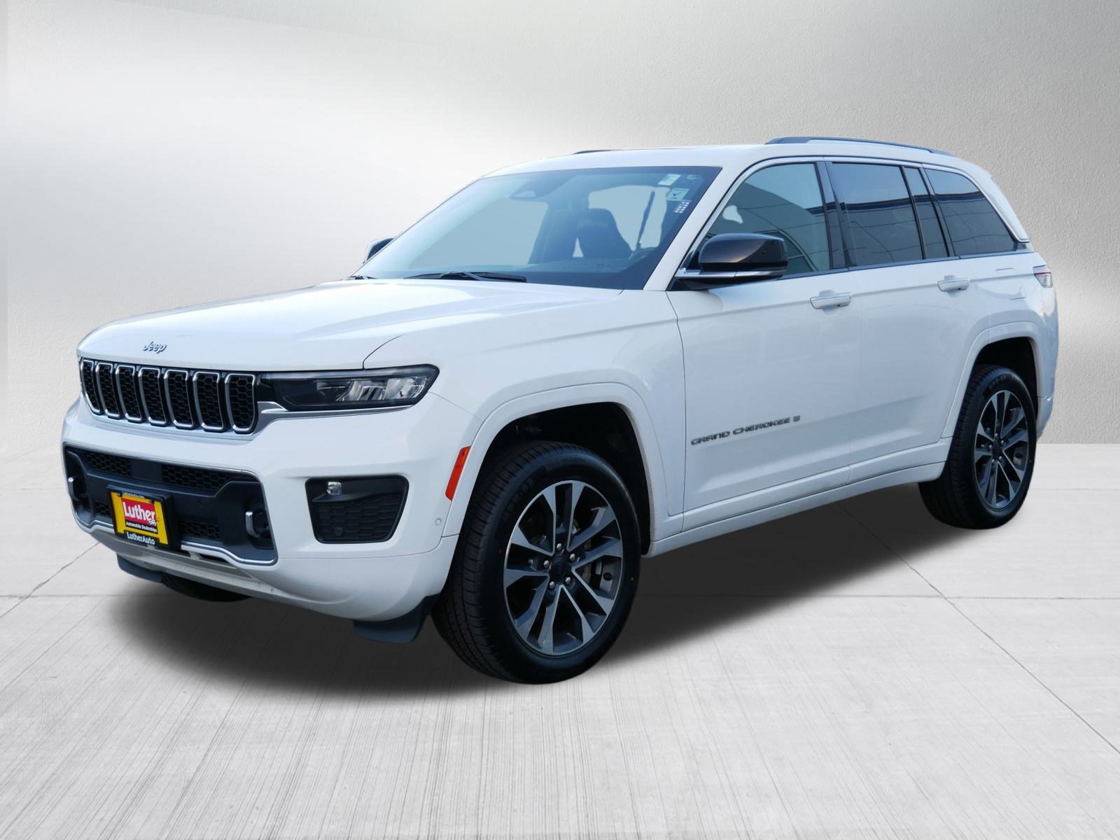 2022 Jeep Grand Cherokee Overland photo 2