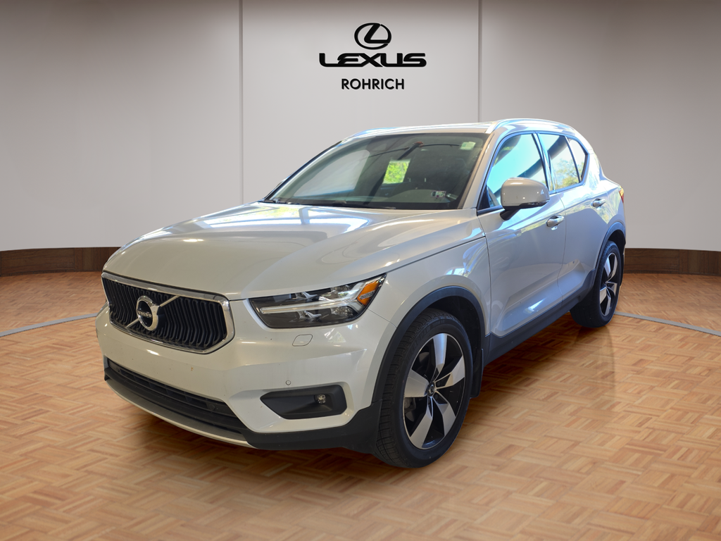2022 Volvo XC40 Momentum