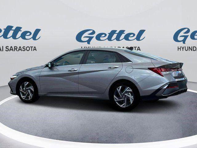 2025 Hyundai Elantra SEL Convenience photo 4