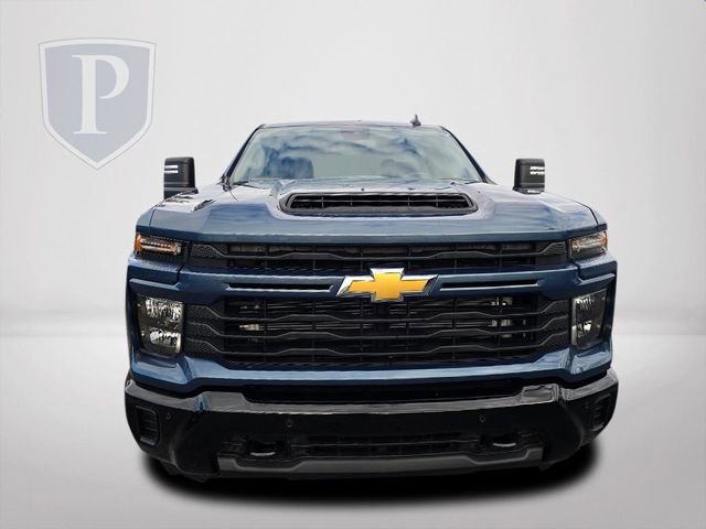 2025 Chevrolet Silverado 2500HD Custom photo 10