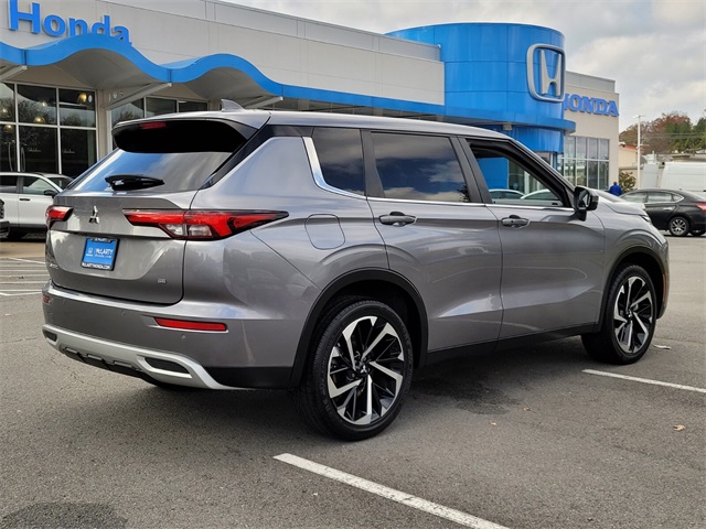 2023 Mitsubishi Outlander SE photo 2