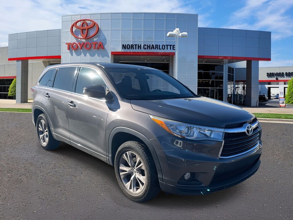 2015 Toyota Highlander LE's photo