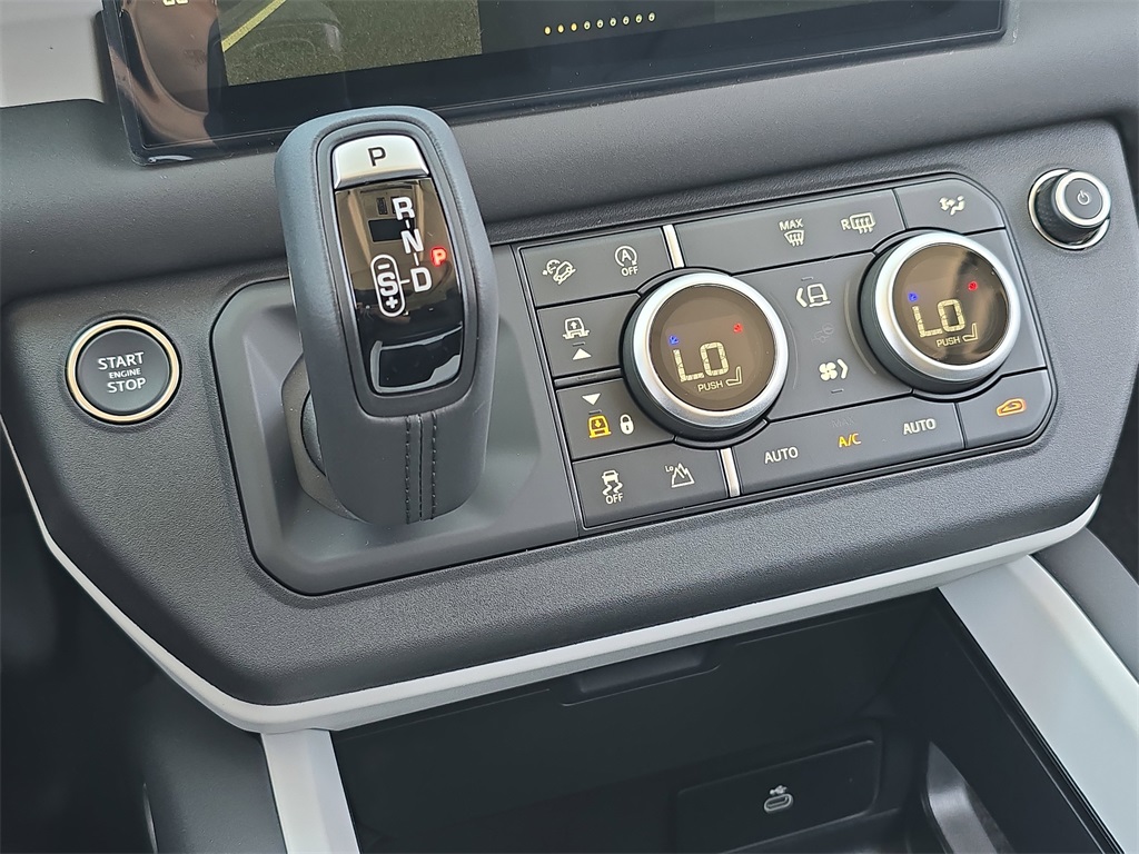 2025 Land Rover Defender 130 S photo 24