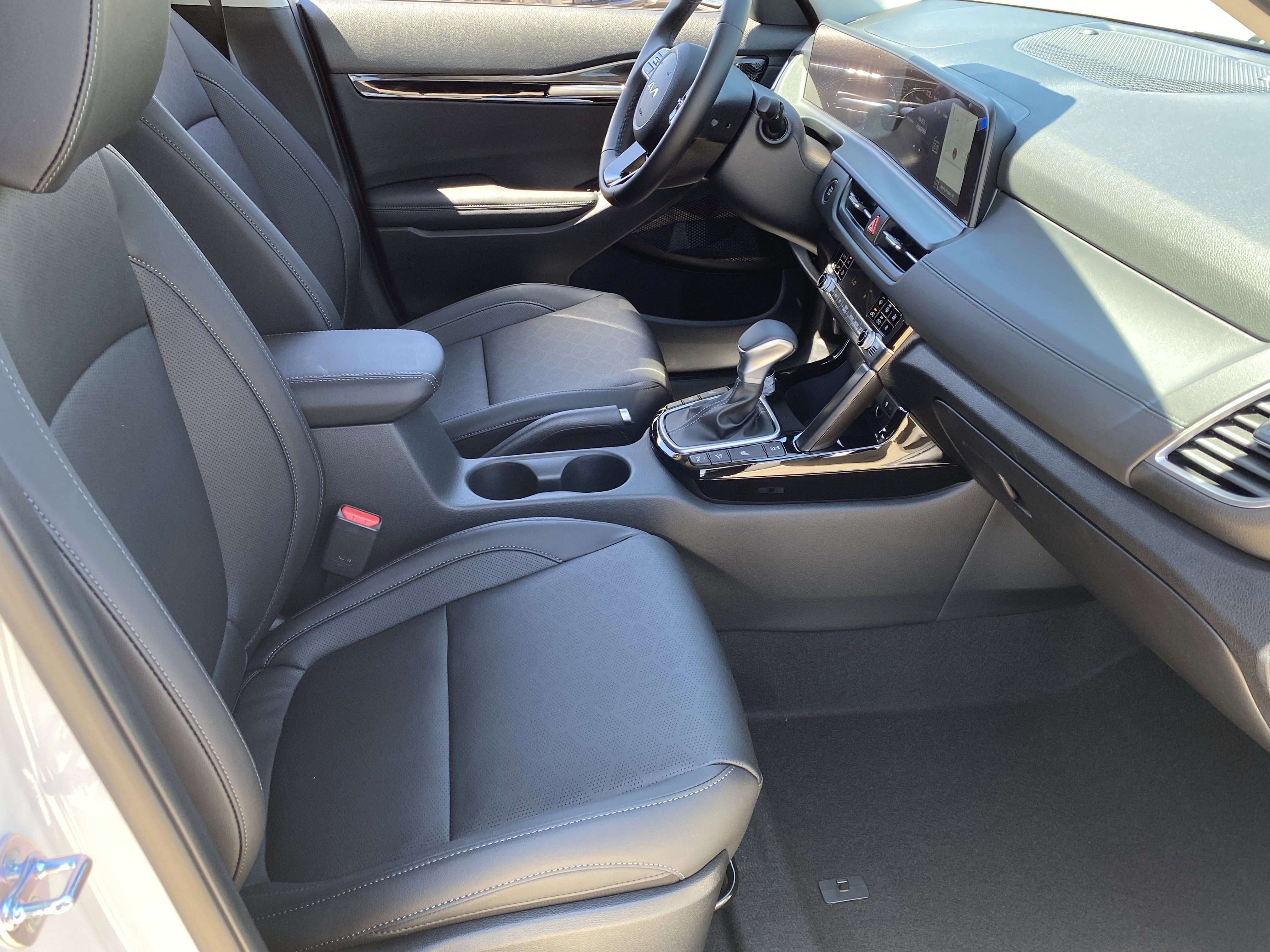 2025 Kia Seltos EX photo 4