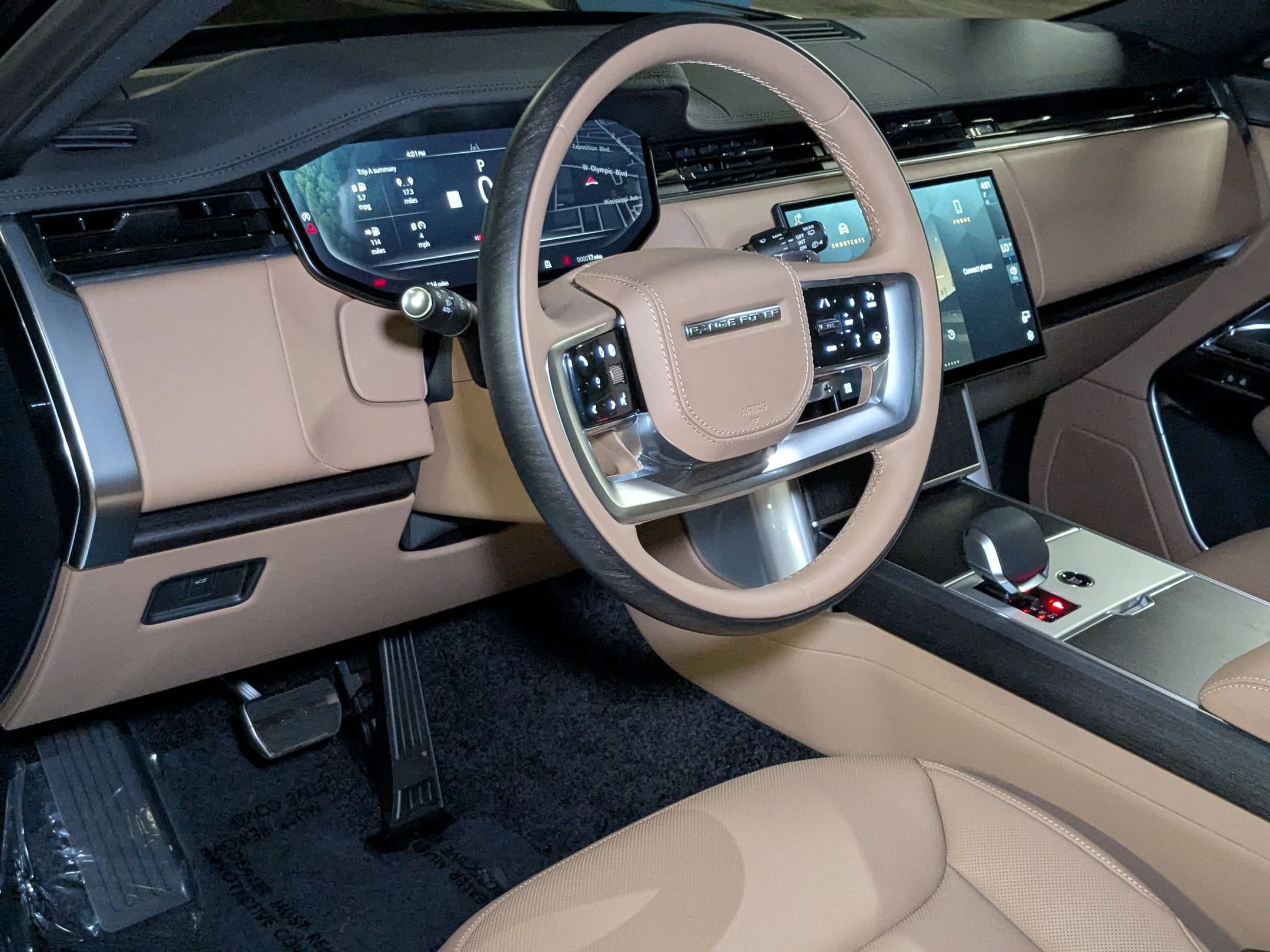 2025 Land Rover Range Rover SE photo 3