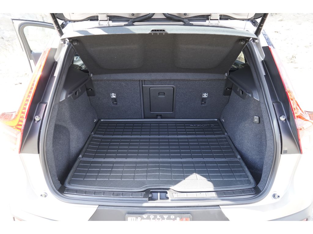 2023 Volvo XC40 P8 Ultimate photo 19