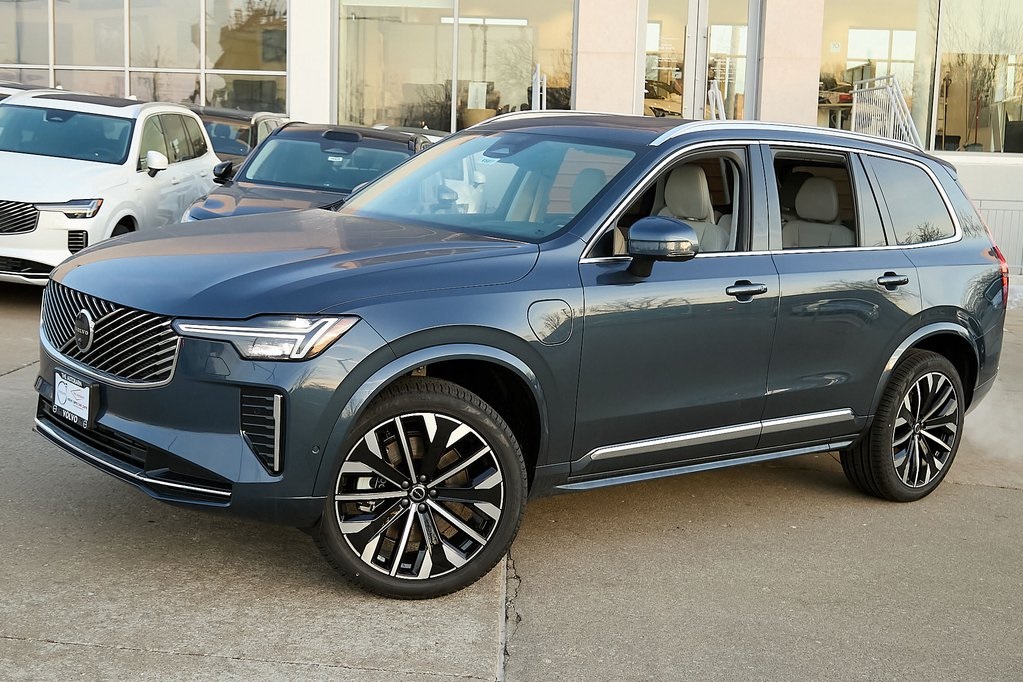 2026 VOLVO XC90 - Image 2