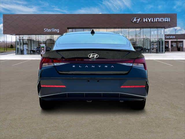 2025 Hyundai Elantra SEL Sport photo 4