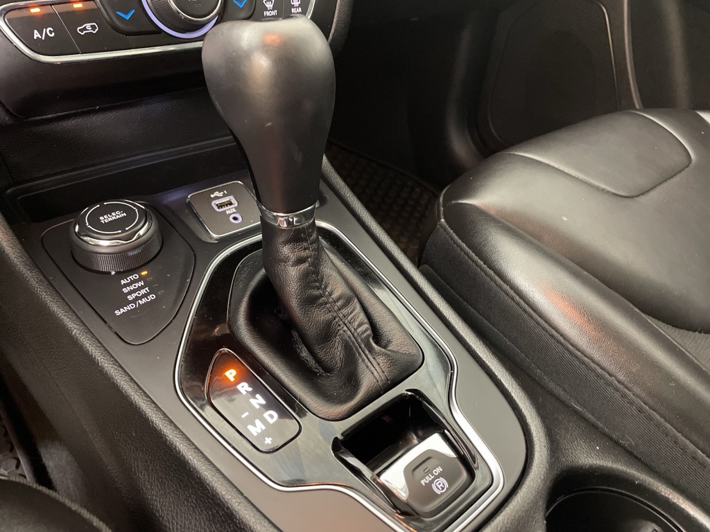 2019 Jeep Cherokee Altitude photo 28