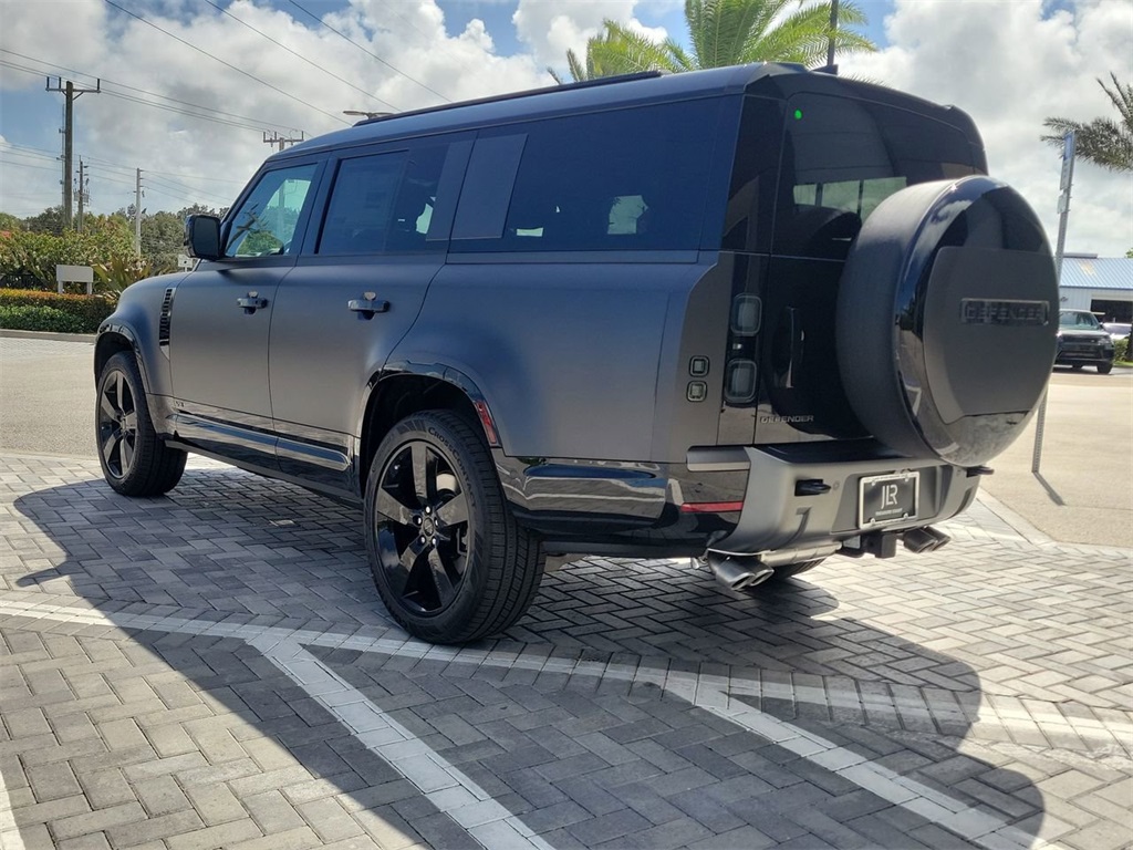 2026 Land Rover Defender 130 V8 photo 3