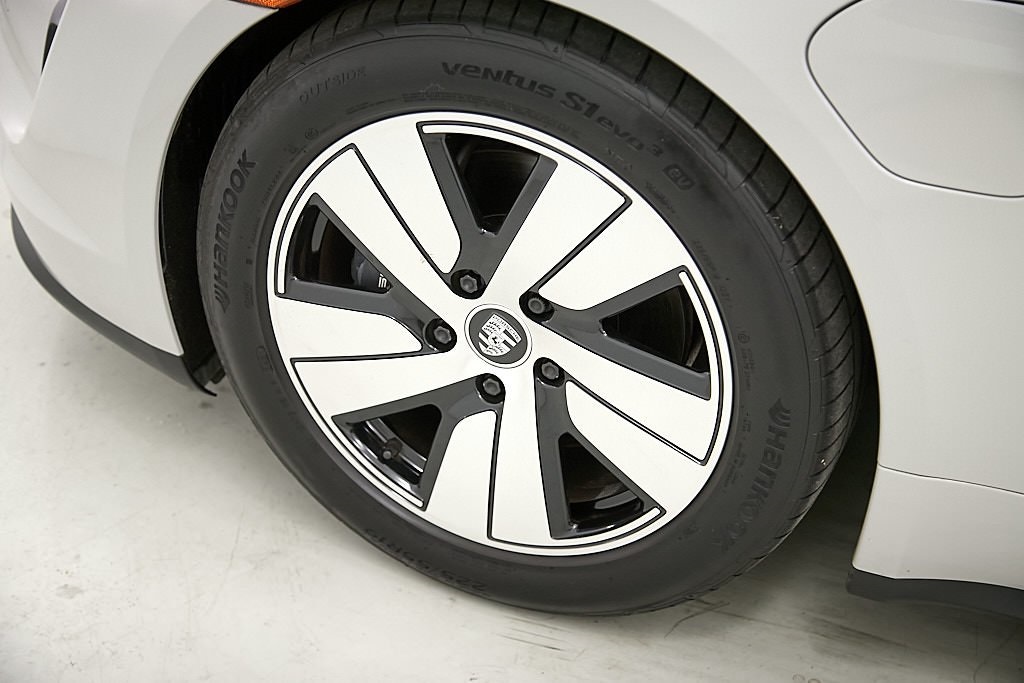 2022 PORSCHE TAYCAN - Image 21