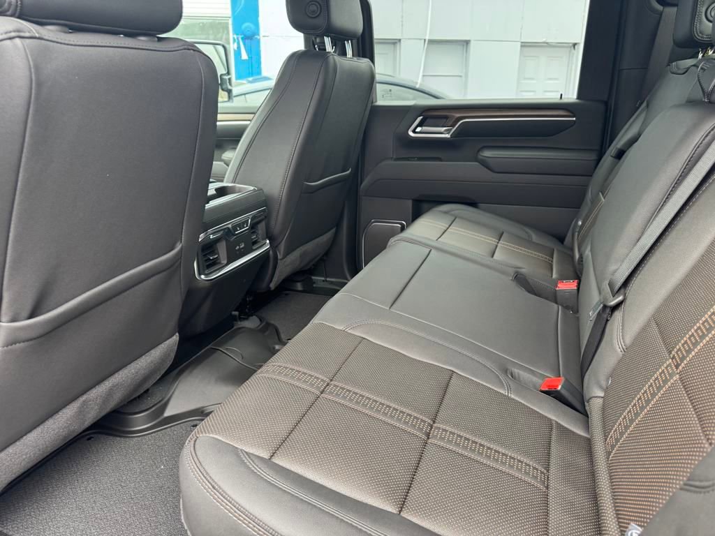 2025 Chevrolet Silverado 2500HD High Country photo 4