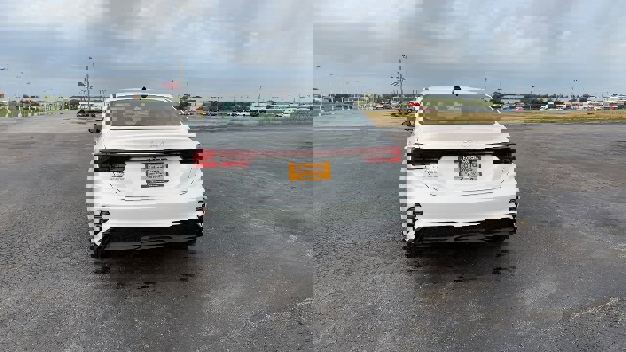 2024 Kia Forte LXS photo 7