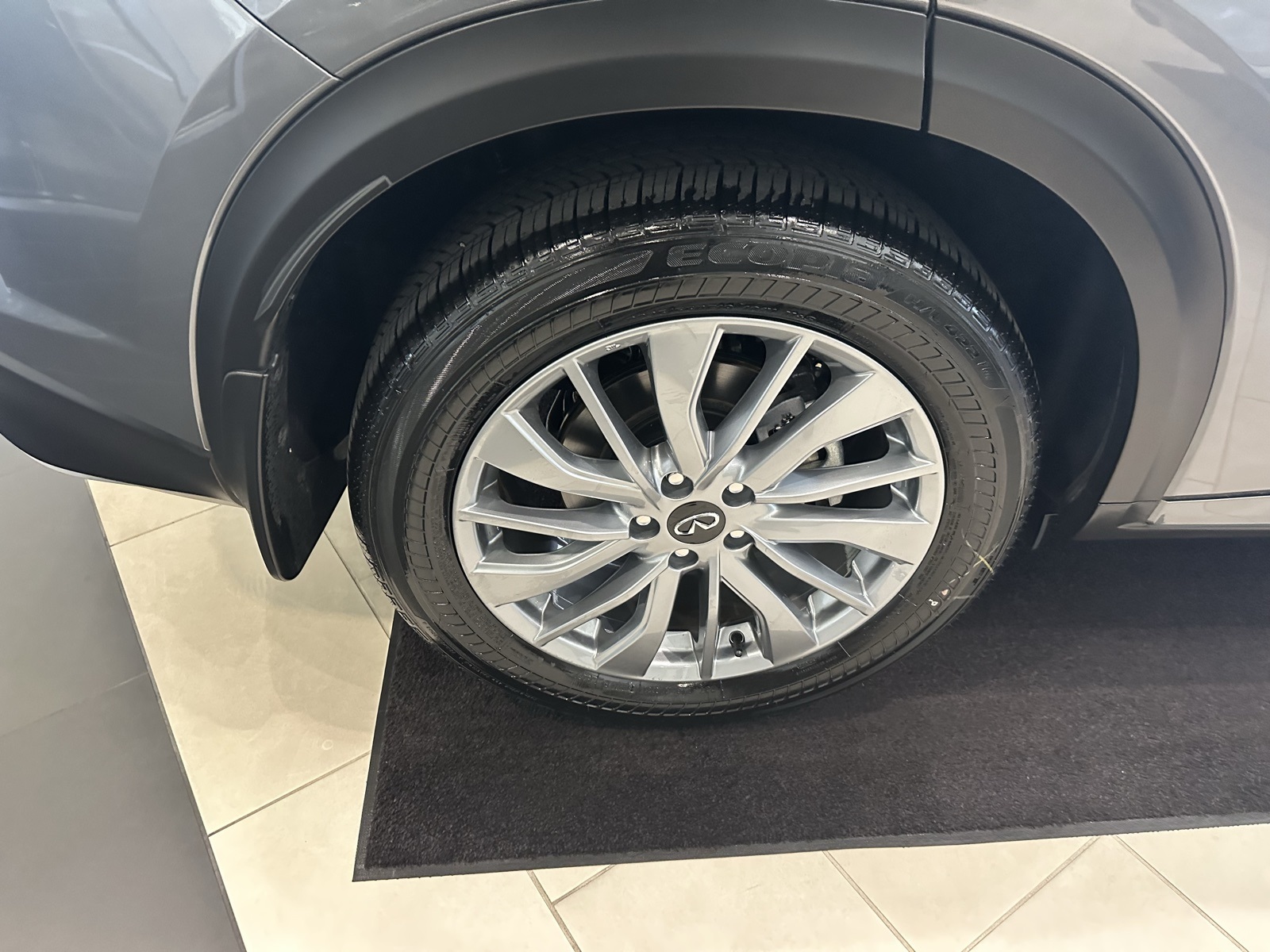 2025 Infiniti QX50 Luxe AWD photo 9