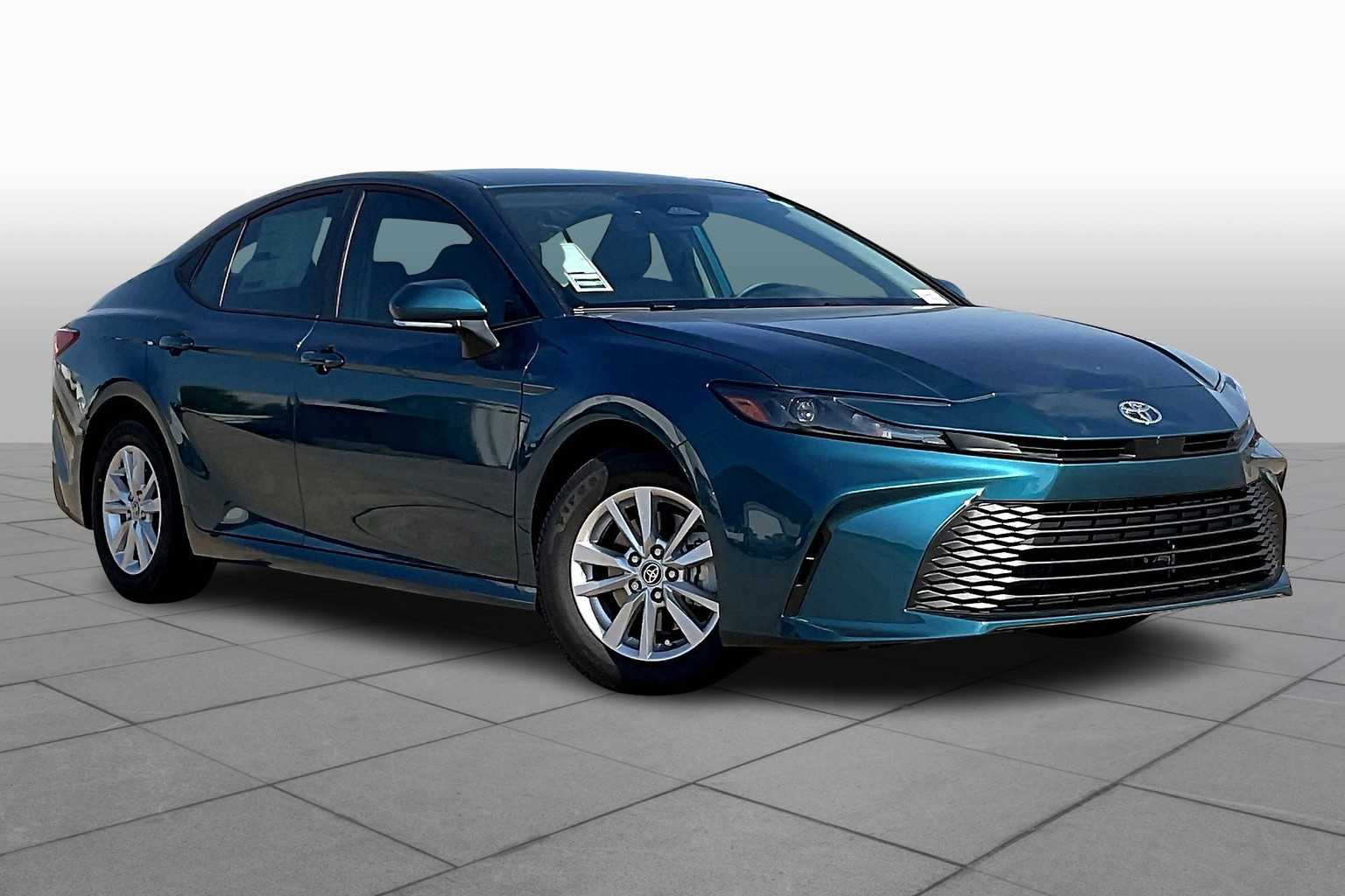 2025 Toyota Camry LE photo 2