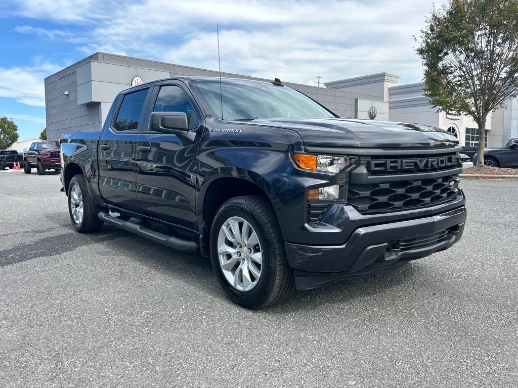 2023 Chevrolet Silverado 1500 Custom photo 3