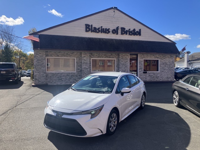 2023 Toyota Corolla LE's photo