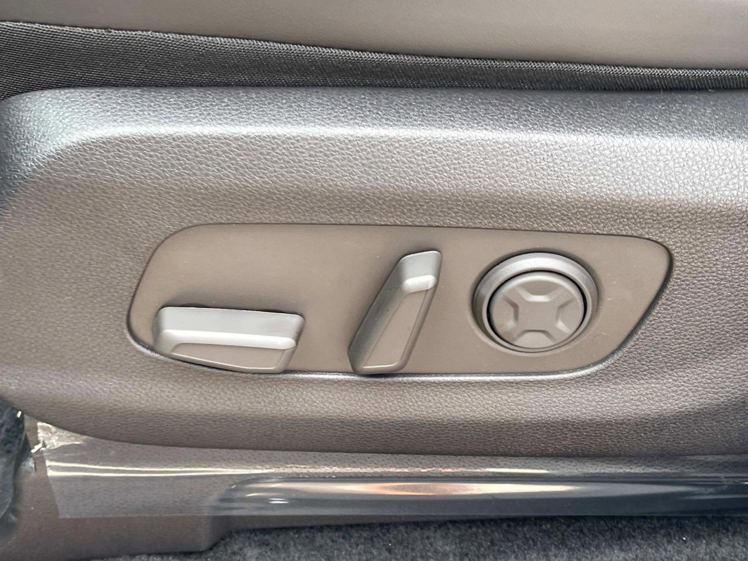 2026 Kia Carnival EX photo 16