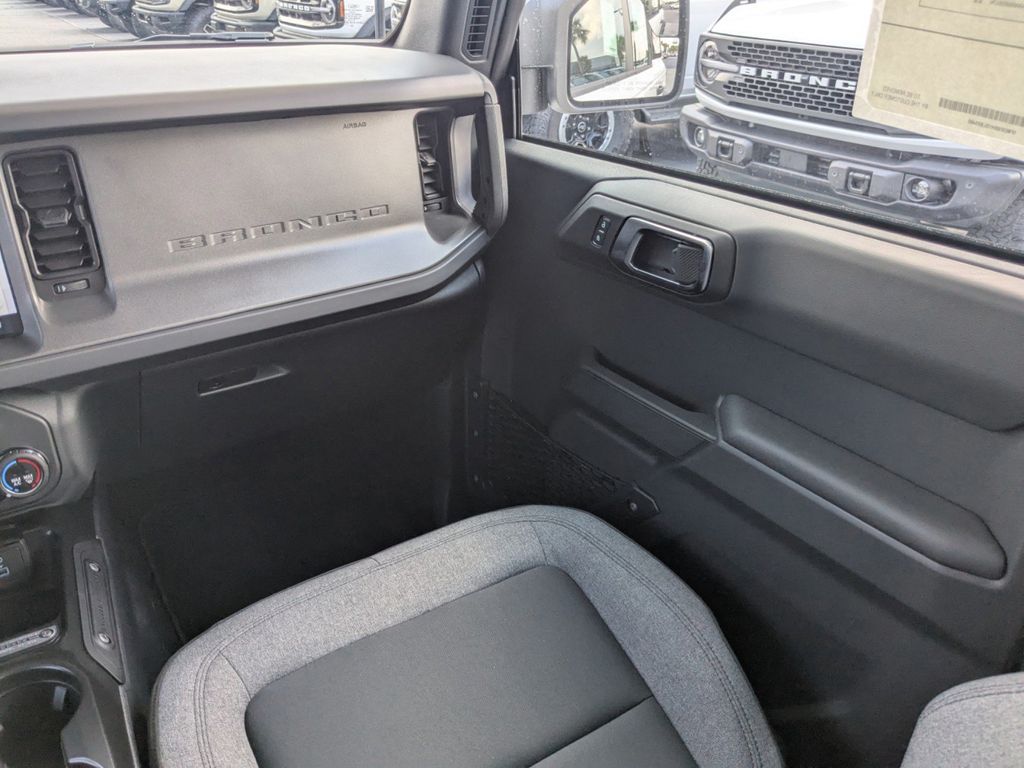2025 Ford Bronco Base photo 15