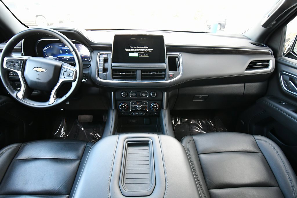2024 Chevrolet Suburban LT photo 2