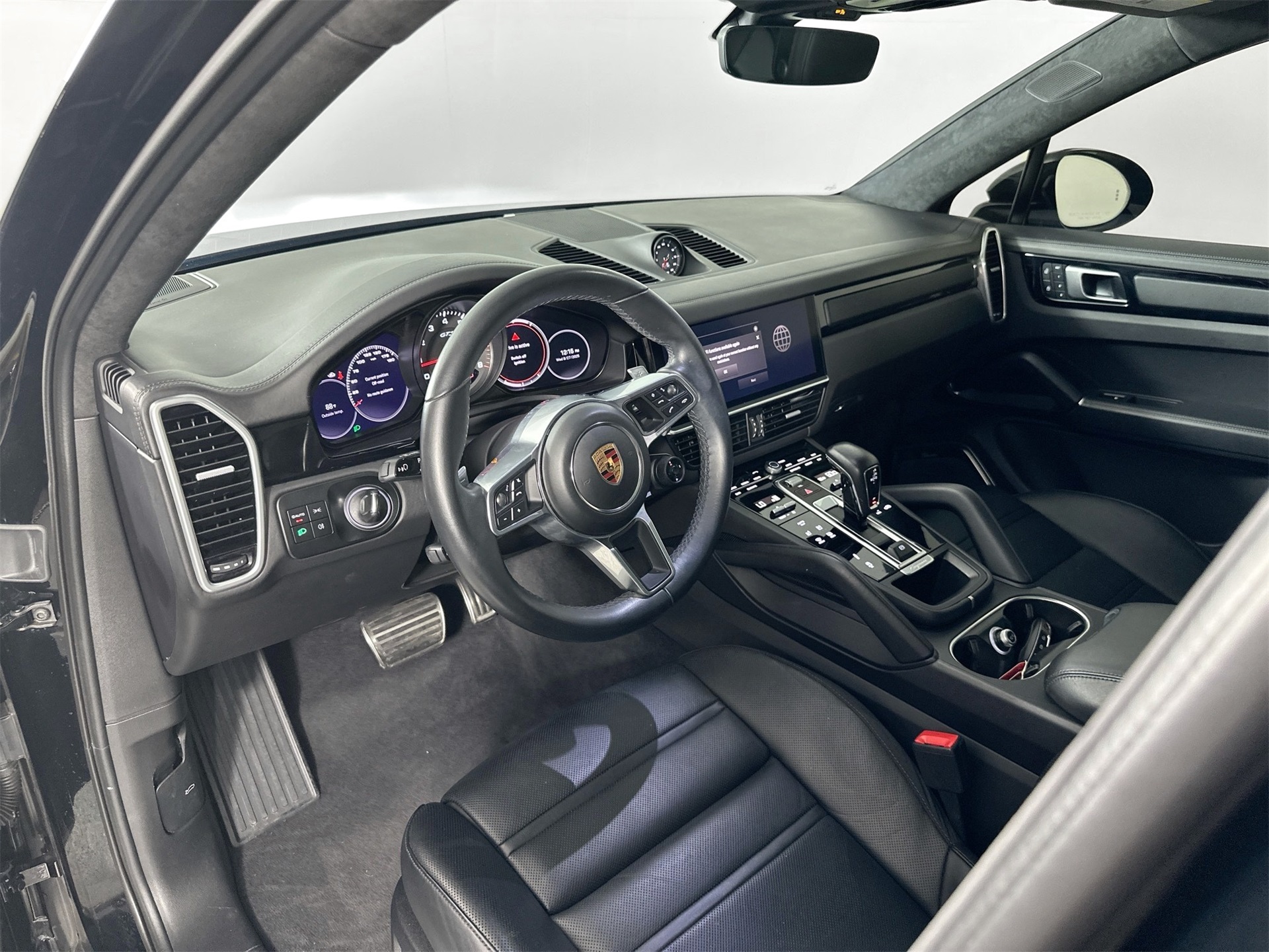 2022 Porsche Cayenne Coupe GTS photo 3