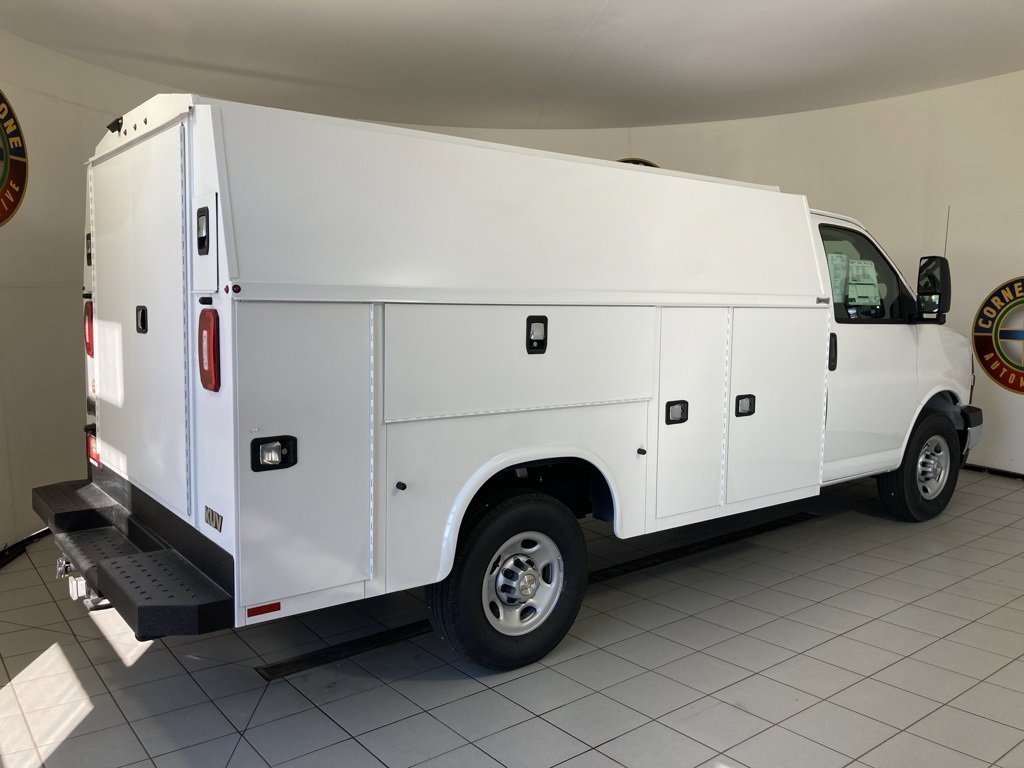 2025 Chevrolet Express Cutaway 3500 photo 3