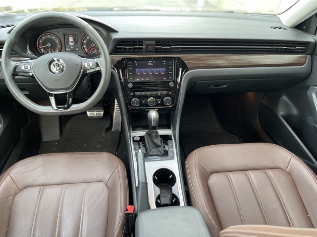 2022 Volkswagen Passat 2.0T Limited photo 3