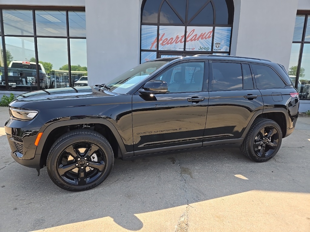 2025 Jeep Grand Cherokee Altitude X photo 4