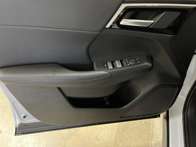 2025 Mitsubishi Outlander PHEV SE S-AWC photo 8