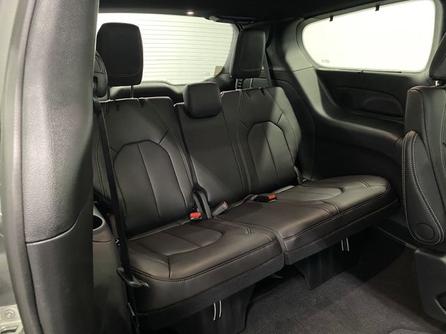 2025 Chrysler Pacifica photo 33