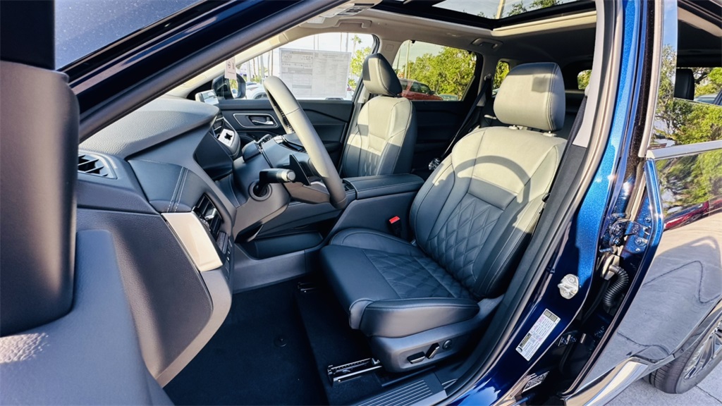 2025 Nissan Rogue Platinum photo 24