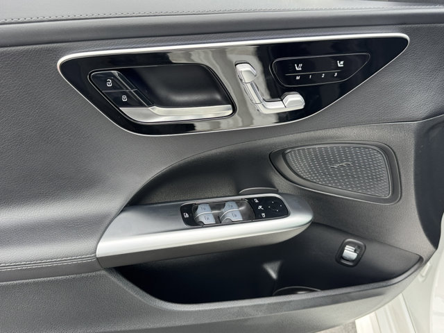 2025 Mercedes Benz C 300 photo 7